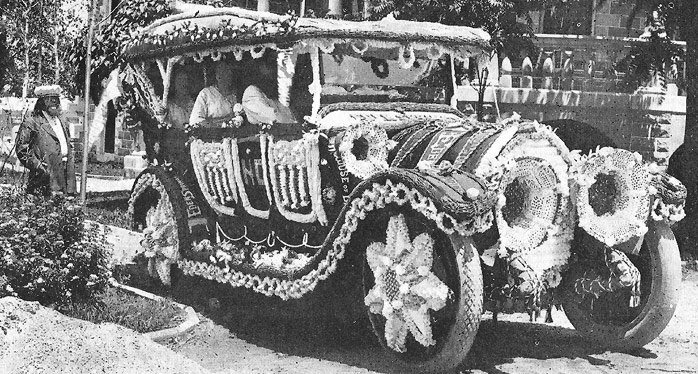 Prize-winning float made with real flowers in the 1918 4th of July Parade.